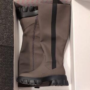 Stylish Tall Boots with Black Stripe